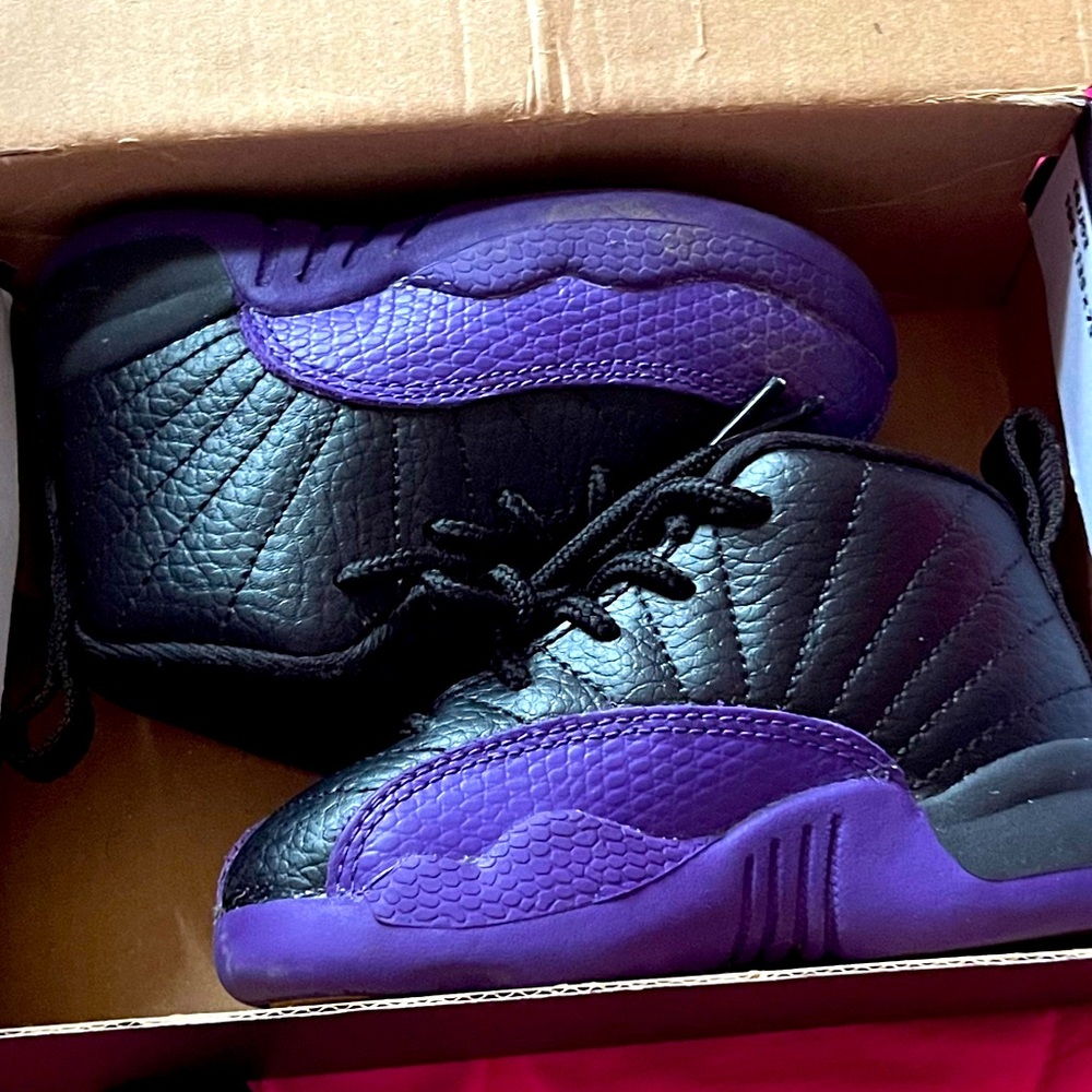 Jordan 12s size 6c.
